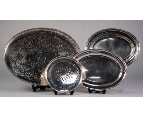 42 PIECE ELECTROPLATED KINGS PATTERN PART TABLE SERVICE; an oval galleried tea tray, other plated flat ware etc 