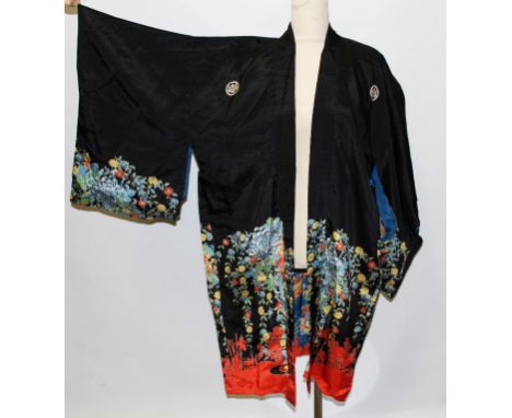 Ladies' 1920s / 1930s vintage Oriental printed silk kimono - floral sprays on black ground, similar printed blue silk lining,