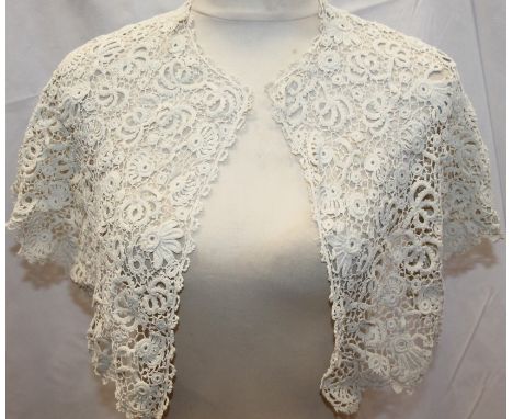 Selection of antiques and vintage lace - including 19th century glazed cotton with tape laces and needlepoint fillings, being