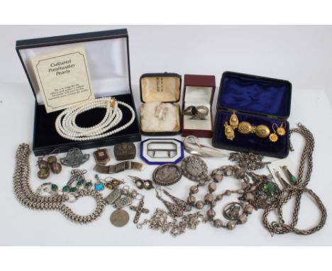 Quantity of silver and white metal jewellery - including Handarbeit brooch, other silver brooches, Continental white metal ne