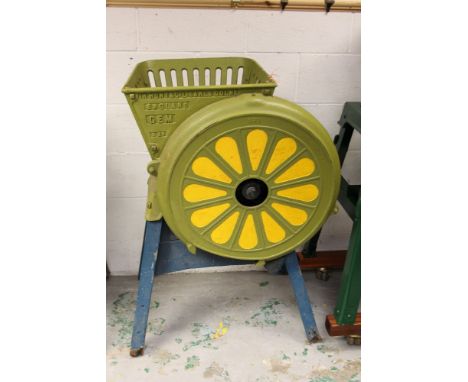 R. Hunt & Co. 'Gem' turnip cutter in green and yellow liveryIf you are looking to purchase, or are fortunate enough to purcha