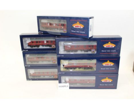 Railway - Bachmann 00 gauge Golden Eagle Gresley A4, 4-6-2 Locomotive and Tender 31-956, 'Miles Beever' 31-959, plus a select