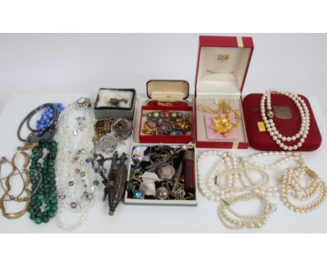 Group of vintage costume jewellery and bijouterie - including a Norwegian silver and enamel brooch, ruby glass scent bottle, 