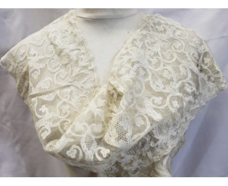 Antique and vintage lace - including Irish crochet collar - possibly Carrickmacross, lace shawl with muslin appliqué on net w