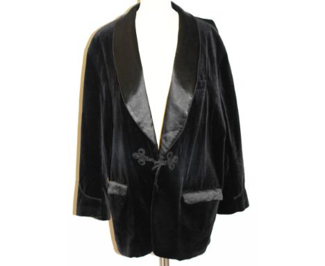 Gentlemen's vintage black velvet smoking jacket with satin revers, by Ralph Lauren CONDITION REPORT Size XXL, good condition