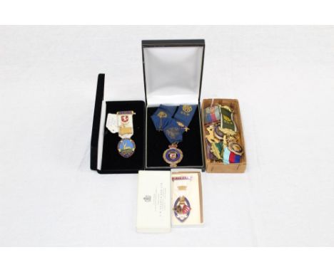 Lot Masonic enamel jewels