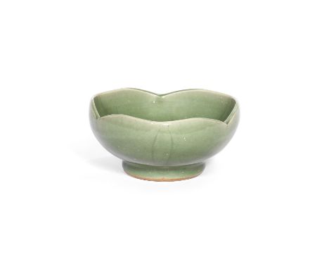 A LONGQUAN CELADON 'LOTUS' BOWL15th centuryThe trefoil petal-rimmed bowl covered in a thick olive green glaze, sparsely incis