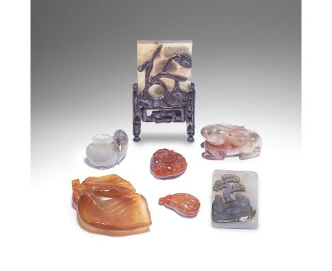 A SMALL COLLECTION OF CHALCEDONY AGATE CARVINGSLate Qing DynastyComprising: a black and white agate 'lotus' miniature table s