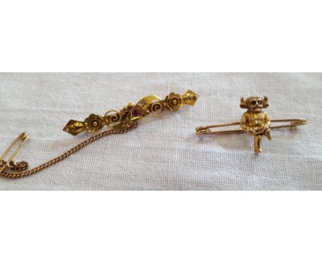 Victorian 9ct gold bar brooch set with ruby and 9ct gold bar brooch with figure of The Lincoln Imp (total weight 5 grams)