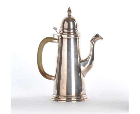 IRISH SILVER COFFEE POT, DUBLIN 1970. HEIGHT: 11.5 INCHES. WEIGHT: 35 TROY OUNCES.GOOD CONDITION.