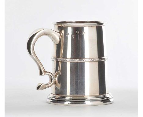 IRISH SILVER ALE TANKARD, DUBLIN 1972. HEIGHT: 5 INCHES. WEIGHT: 14 TROY OUNCES.GOOD CONDITION.