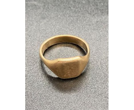 A Gents 9ct gold signet ring (Total Weight 6.4g) 