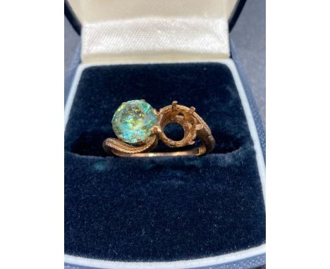 A 15ct gold ring with missing stone (3.8g Total Weight)