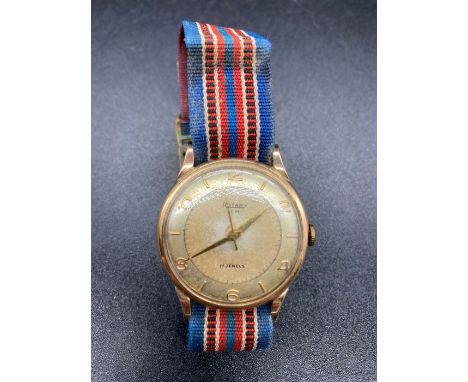A Rotary UM 17 Jewels 9ct gold Gents watch on a fabric strap (Total Weight 22.3g)