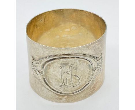 A Continental silver napkin ring, marked 800.