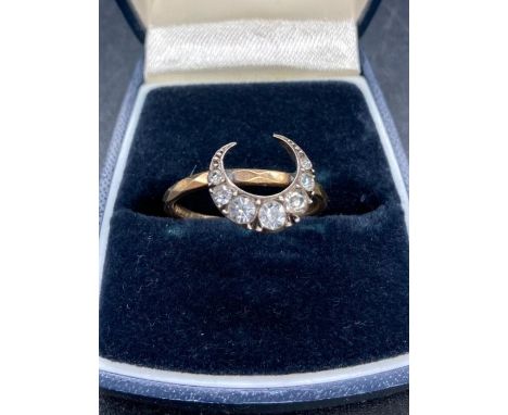 A 9ct gold ring with crescent design.