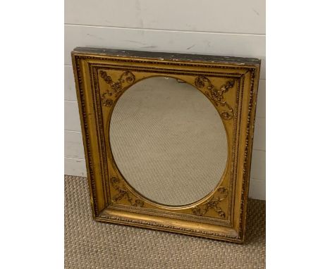 A gilt framed mirror (58cm x 48cm)