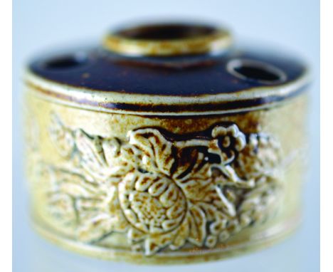 SALT GLAZE INKWELL. 1.25ins tall, 1.75ins diam, brown & tan salt glaze with raised highly detailed floral sprigs all around. 