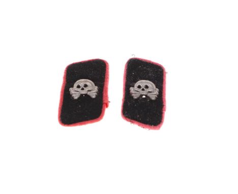 A PAIR OF SECOND WORLD WAR GERMAN PANZER COLLAR PATCHES. A pair of German Army Panzer collar patches, black felt with pink bo