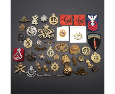 AN INTERESTING AND DIVERSE COLLECTION OF FIRST WORLD WAR AND LATER CAP BADGES. A collection of forty cap badges to include Br