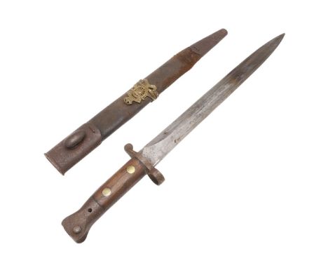 AN 1888 PATTERN BAYONET AND SCABBARD WITH ROYAL ARTILLERY BADGE. With a 29.5 cm pointed blade marked EFD, dated September 190