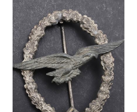 A SECOND WORLD WAR GERMAN GLIDER PILOT'S BADGE. A gilder pilot's badge, a late war example in zinc with a flying eagle within