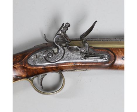 AN EARLY 19TH CENTURY BLUNDERBUSS MARKED FOR WM SHARP. A blunderbuss with 35 cm brass barrel, flared to 3 cm at the muzzle, m
