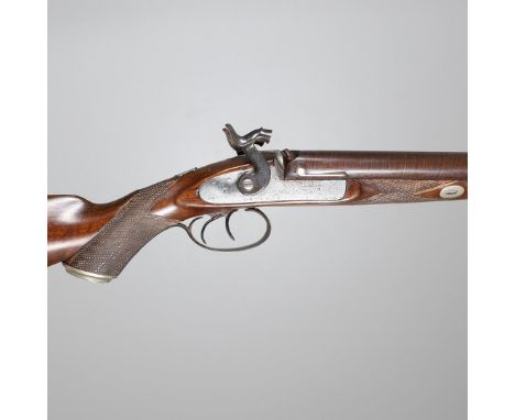 A 19TH CENTURY DOUBLE BARREL SHOTGUN WITH PERCUSSION ACTION. With 52.5 cm reduced barrels with engraved rib and rammer below.