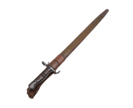 AN AMERICAN REMINGTON FIRST WORLD WAR 1918 PATTERN BAYONET AND SCABBARD. A 1918 pattern bayonet with a 43 cm sharpened pointe