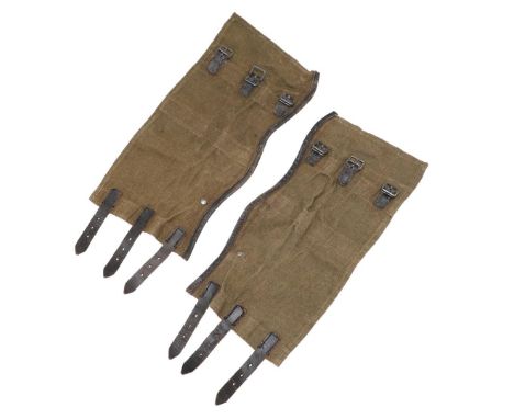 A PAIR OF SECOND WORLD WAR GERMAN GAITERS. A pair of late war canvas and leather trimmed gaiters with three buckles and inter