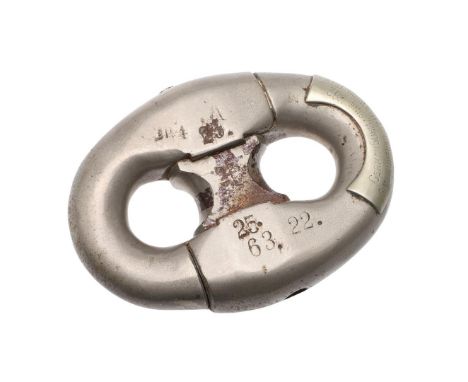 AN INTERESTING FIRST WORLD WAR SHACKLE FROM UBOAT U-82. An interesting Kenter marine shackle with attached engraved plaque 'G