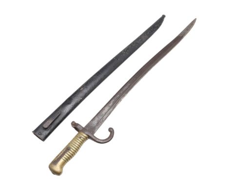 A 19TH CENTURY CHASSEPOT BAYONET AND SCABBARD. With a 57 cm curved yataghan blade with pointed tip and broad fuller, the blad