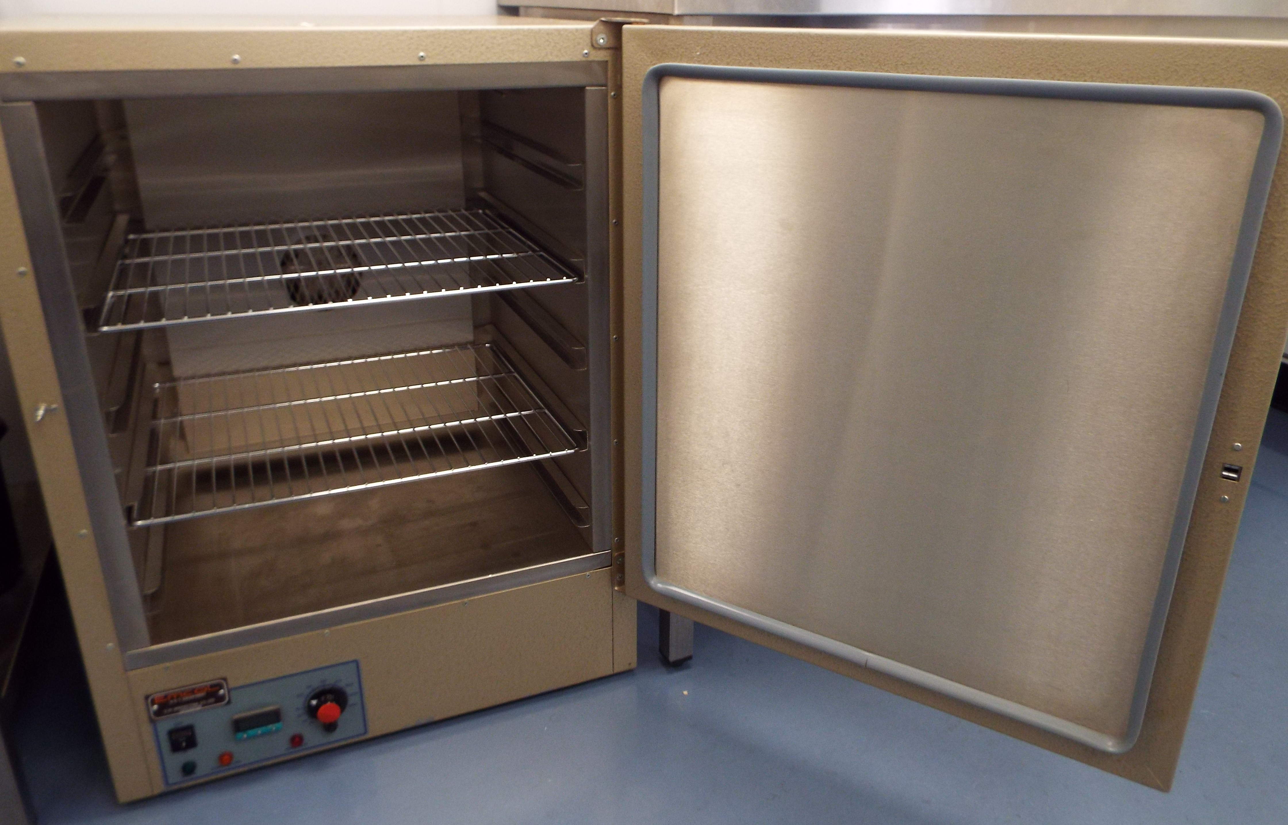 This lot is for a very little used (Vendor comment) Internal Dimensions