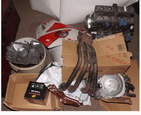 YAMAHA FZR PARTS TO INCLUDE ENGINE AND BUNKER RACING CARBS, PLASTICS, EXHAUST SYSTEM