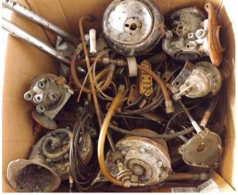 BOX CONTAINING A GOOD ASSORTMENT OF VINTAGE CAR HORNS, FUEL PUMPS, CARBURETTOR PARTS, AND OTHERS 