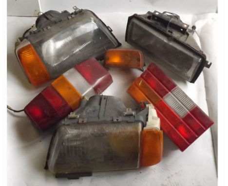 LARGE BOX OF ASSORTED AUTOMOTIVE LIGHT UNITS AND FURTHER NEW/OLD STOCK OIL FILTER ELEMENTS 