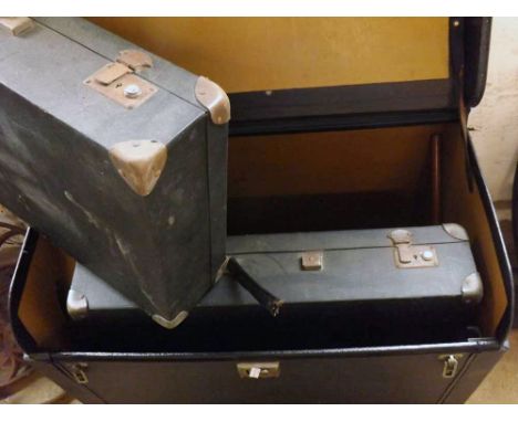 BROOKES AUTOMOTIVE TRAVELLING TRUNK COMPLETE WITH THREE SUITCASES 