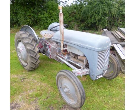 PETROL PARAFFIN GREY FERGUSON TRACTOR STARTS AND RUNS WELL, PTO AND HYDRAULICS WORK