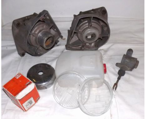 VARIOUS CAR AND MOTORCYCLE PARTS TO INCLUDE A VILLIERS TWIN ENGINE CAST ALUMINIUM ENGINE CASES 