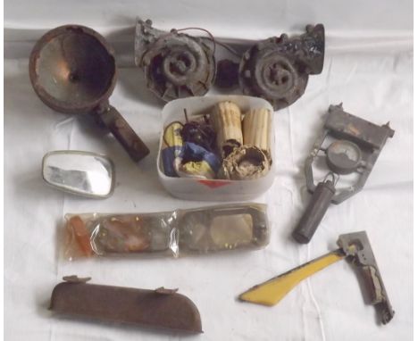 BOX OF AUTOMOBILIA TO INCLUDE PAIR OF AIR HORNS, REAR VIEW MIRRORS, LIGHT LENSES ETC 