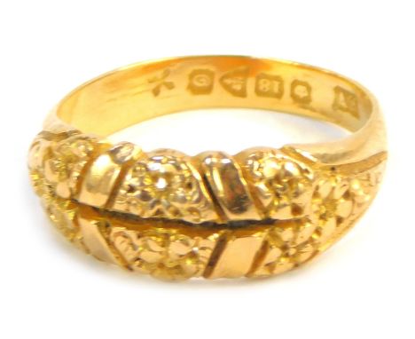 An 18ct gold dress ring, of two row engraved floral design, with central lion on V splayed shoulders, size R½, 6.8g all in. 