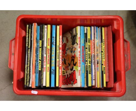 Collection of vintage Annuals to include Dandy & Beano