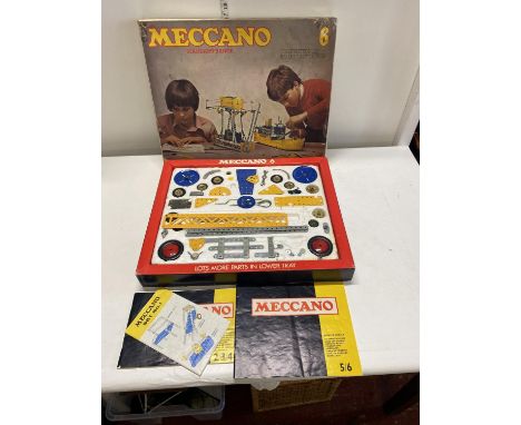 A boxed vintage Meccano construction set. (looks complete) 