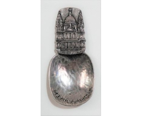 George V silver caddy spoon by Bernard Instone, with cast silver handle depicting St Paul's Cathedral in relief, the bowl ins