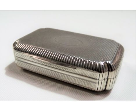 Good George III silver engine turned rectangular hinge lidded snuff box with re-entrant corners, with hinged gilded interior,
