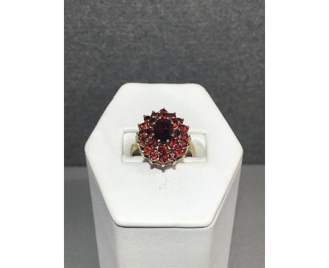 9CT GOLD AND GARNET RING CZ  (SIZE N)
