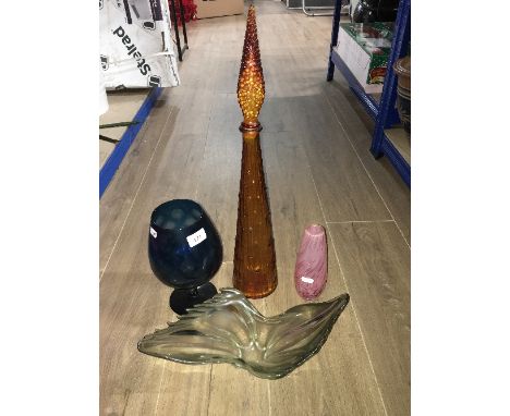 4 PIECES OF ART GLASS