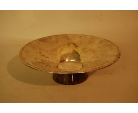 Sheffield silver Art Deco circular dish on turned wooden stand, makers mark EV