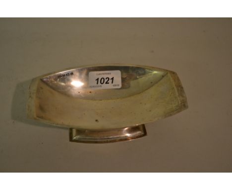 Birmingham silver rectangular pedestal trinket dish of Art Deco design