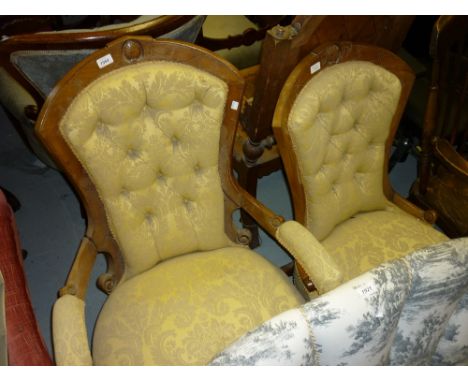 Victorian simulated rosewood button upholstered spoon back chair on cabriole front supports